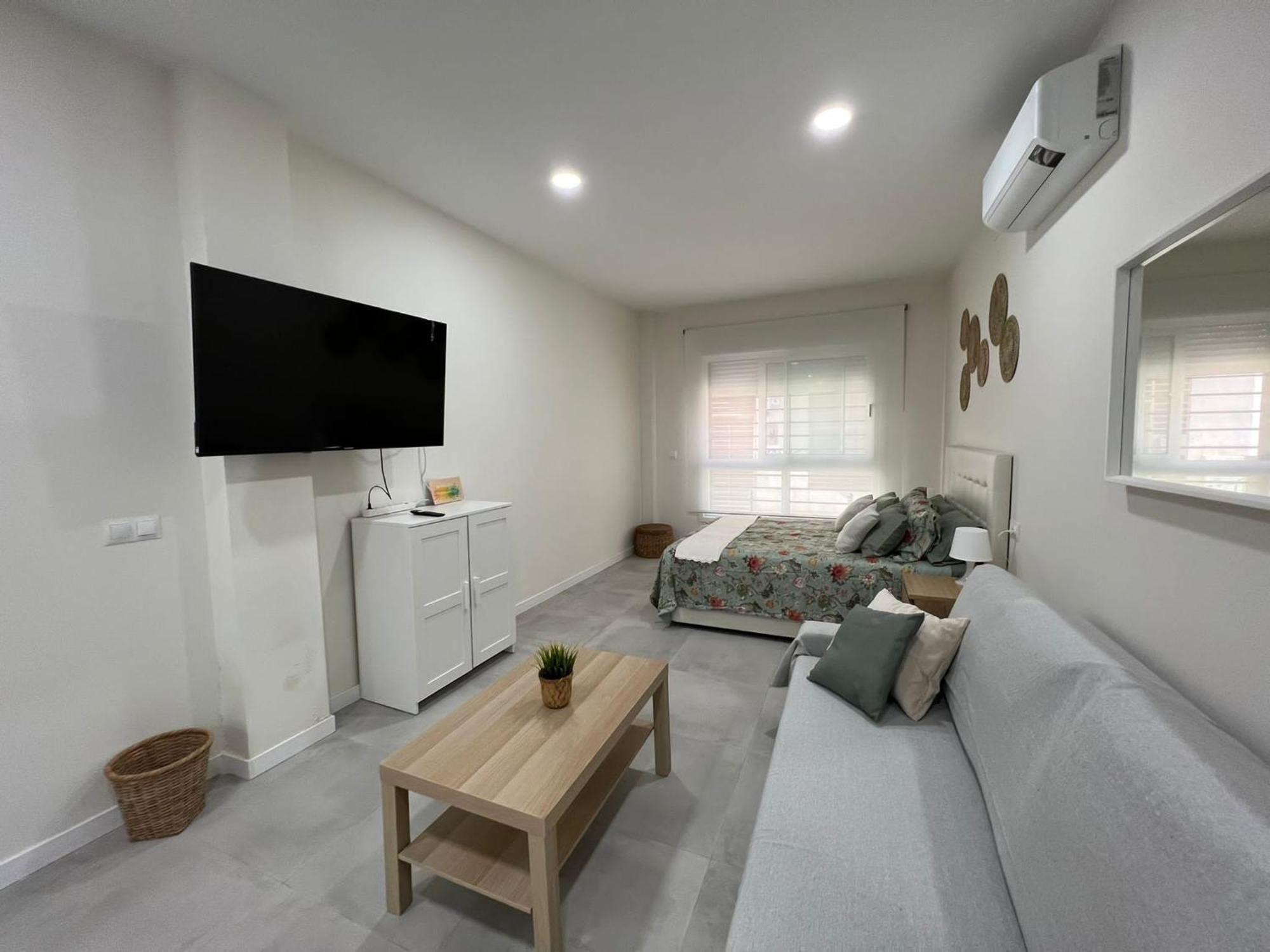 Centro Estudio Trinidad Malaga 3 エクステリア 写真