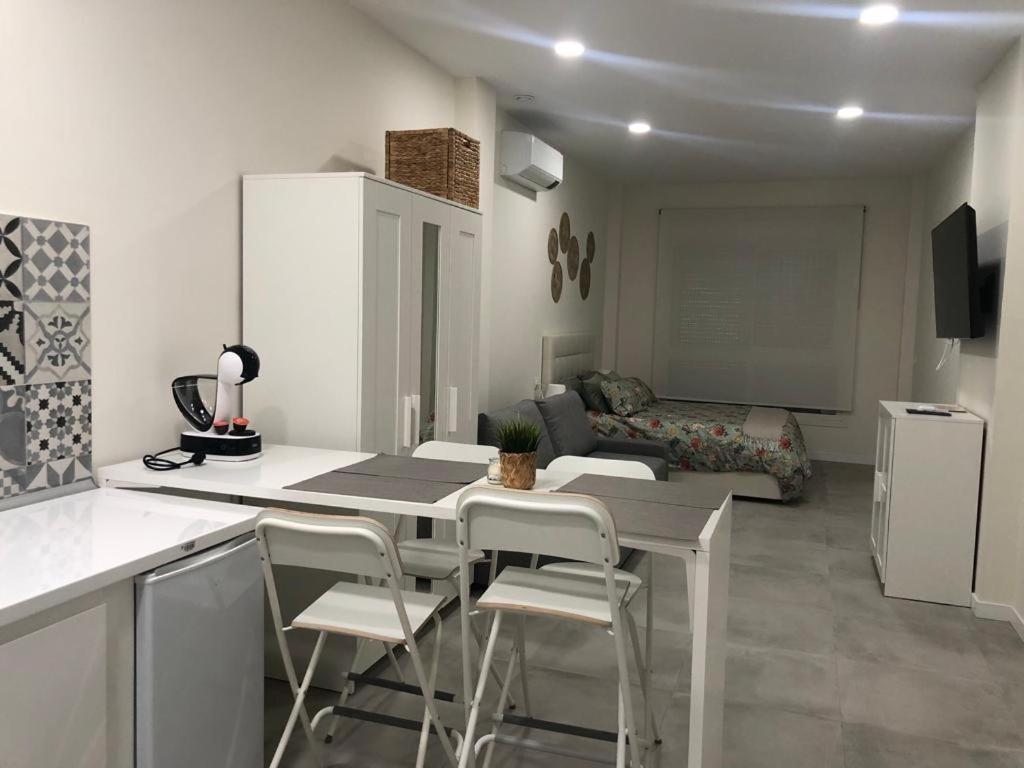 Centro Estudio Trinidad Malaga 3 エクステリア 写真